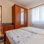 Apartmán Mediterranes Nur 750 Meter Zum Mit Grill, Klima, Wifi Malinska