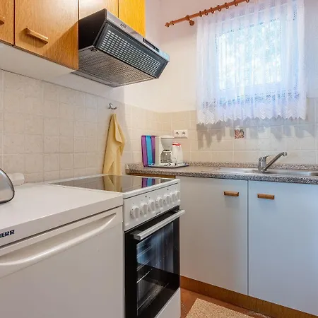 Mediterranes Nur 750 Meter Zum Mit Grill, Klima, Wifi Apartman Malinska