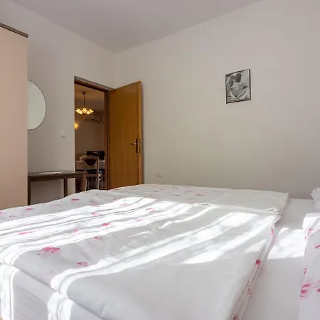 Mediterranes Nur 750 Meter Zum Mit Grill, Klima, Wifi Apartman