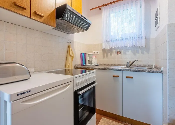 Mediterranes Nur 750 Meter Zum Mit Grill, Klima, Wifi Apartment Malinska