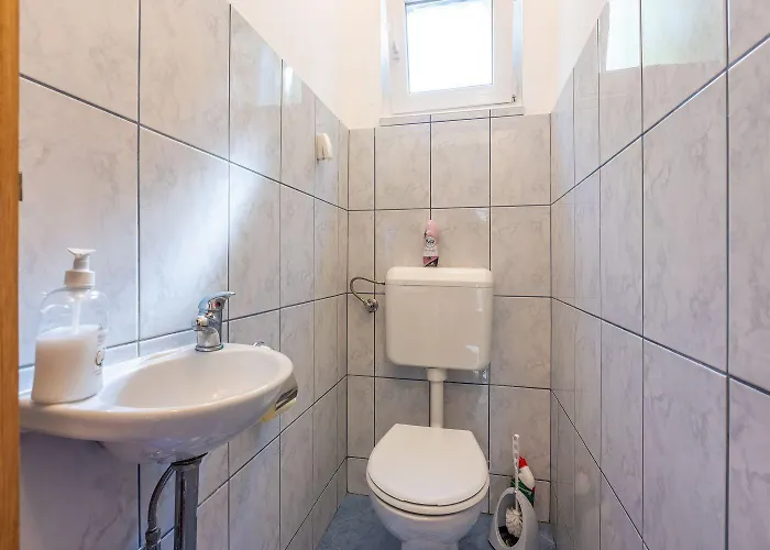 Апартаменты Mediterranes Nur 750 Meter Zum Mit Grill, Klima, Wifi Малинска