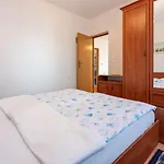 Appartement Mediterranes Nur 750 Meter Zum Mit Grill, Klima, Wifi Malinska